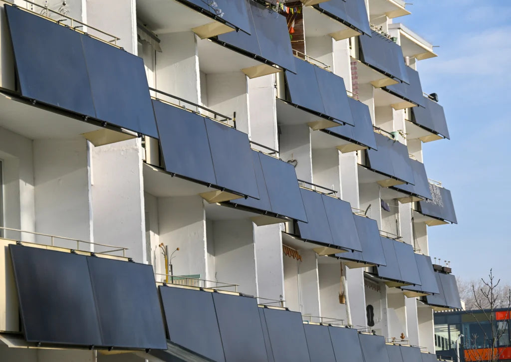 Independencia energética en pisos: por qué 2026 es el año del autoconsumo urbano con batería