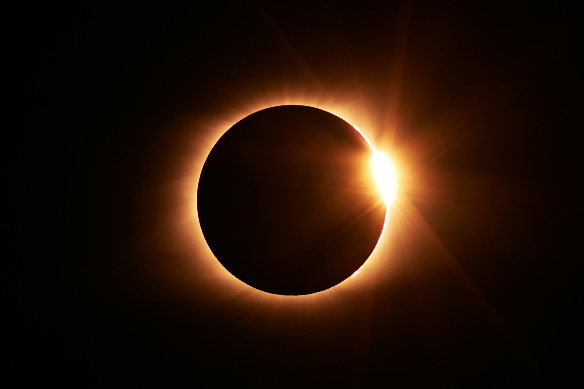 Eclipse solar del 12 de agosto de 2026: España perderá 5 GW de generación solar | Qué le pasa de verdad a tus placas