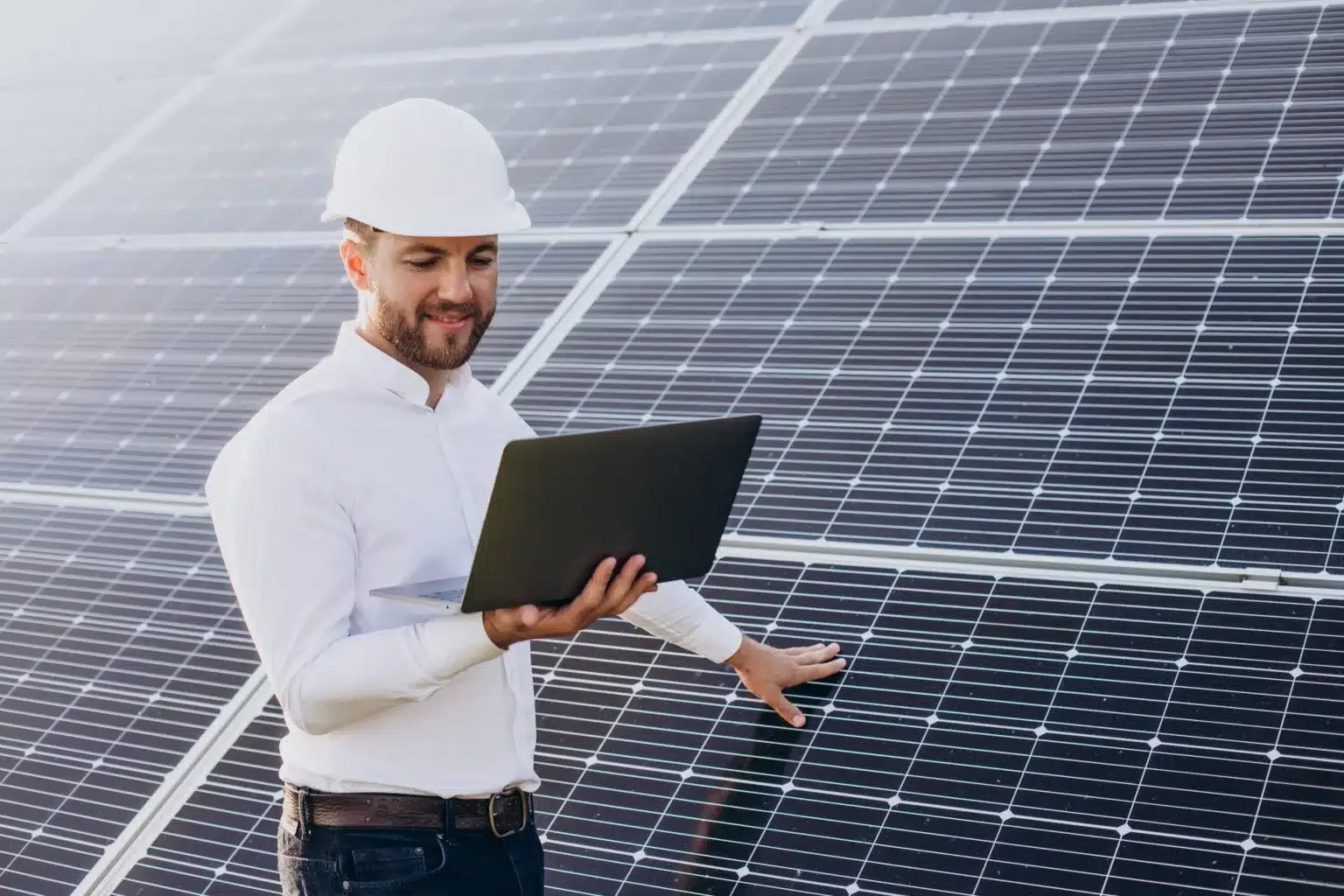 Cómo instalar placas solares sin electricista: qué puedes hacer tú y dónde está el límite legal