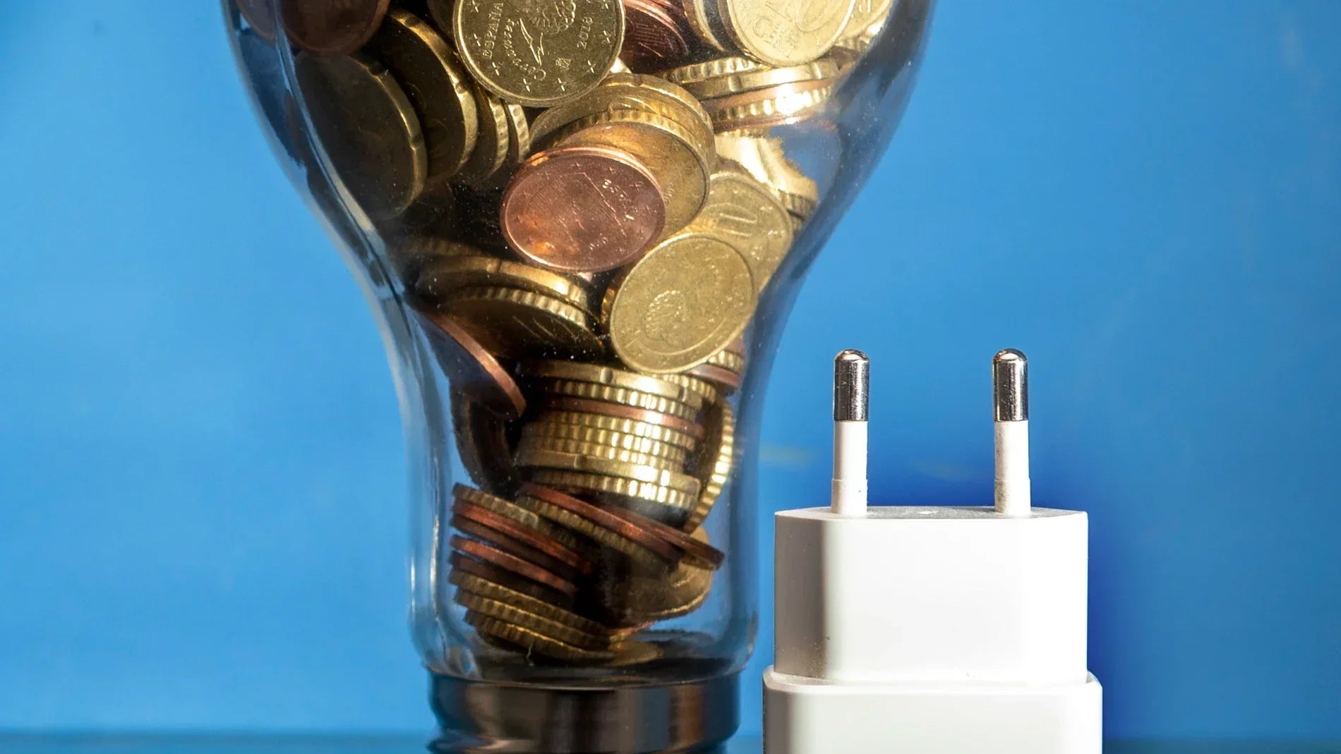¡Vuelve el IVA al 21% en la luz y el gas el 1 de junio! Qué significa para tu factura y cómo protegerte desde casa | Análisis