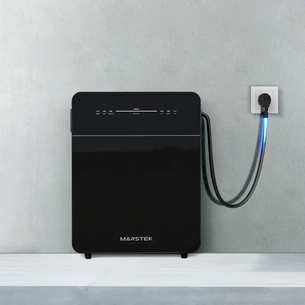 Batería Marstek Venus E 3.0 conectada a un enchufe doméstico, instalación plug and play