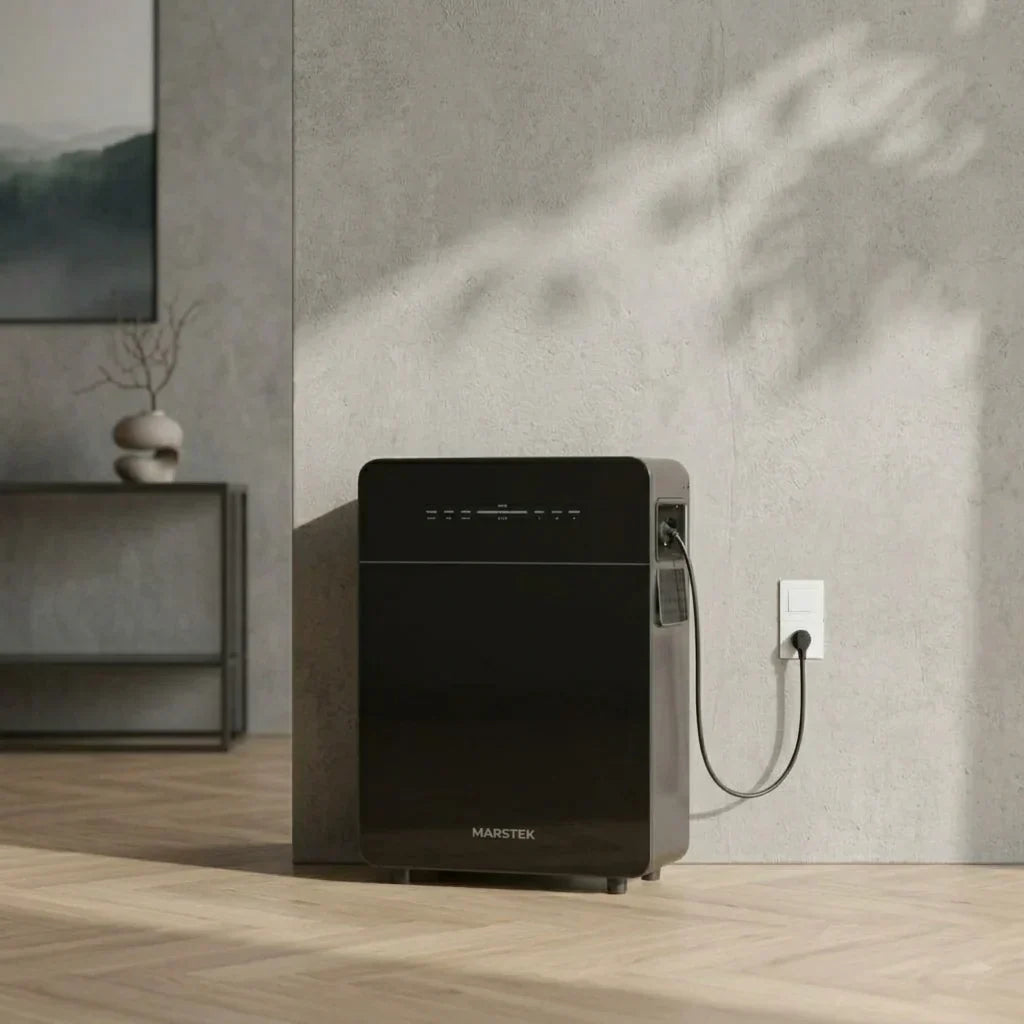 Batería Marstek Venus E 3.0 instalada en un salón