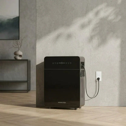 Batería Marstek Venus E 3.0 instalada en un salón