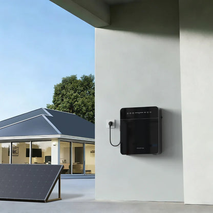 Marstek Venus E Mini junto a un kit solar ya instalado